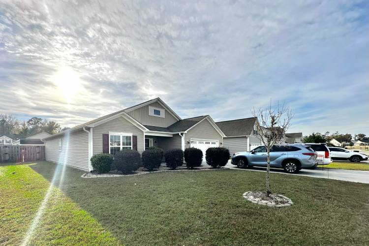 104 Sterling Glenn Dr Rocky Point, NC 28457 For Rent.